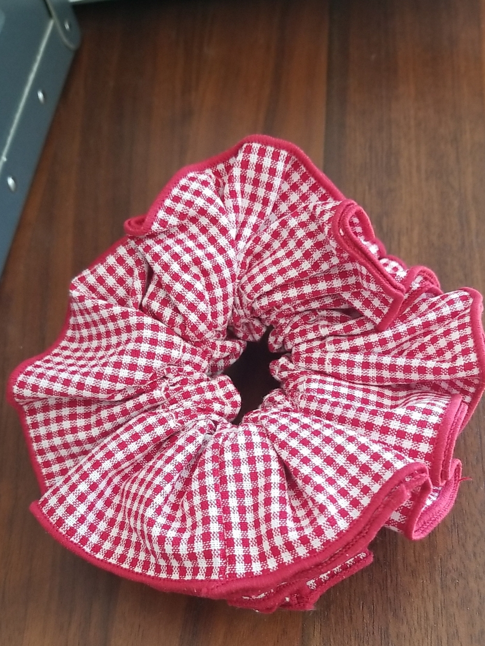 SEZANE Gingham Ruffled Scrunchie - Picture 3 of 4